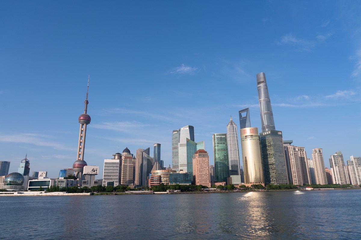 上海陆家嘴天际线，东方明珠塔和上海中心大厦